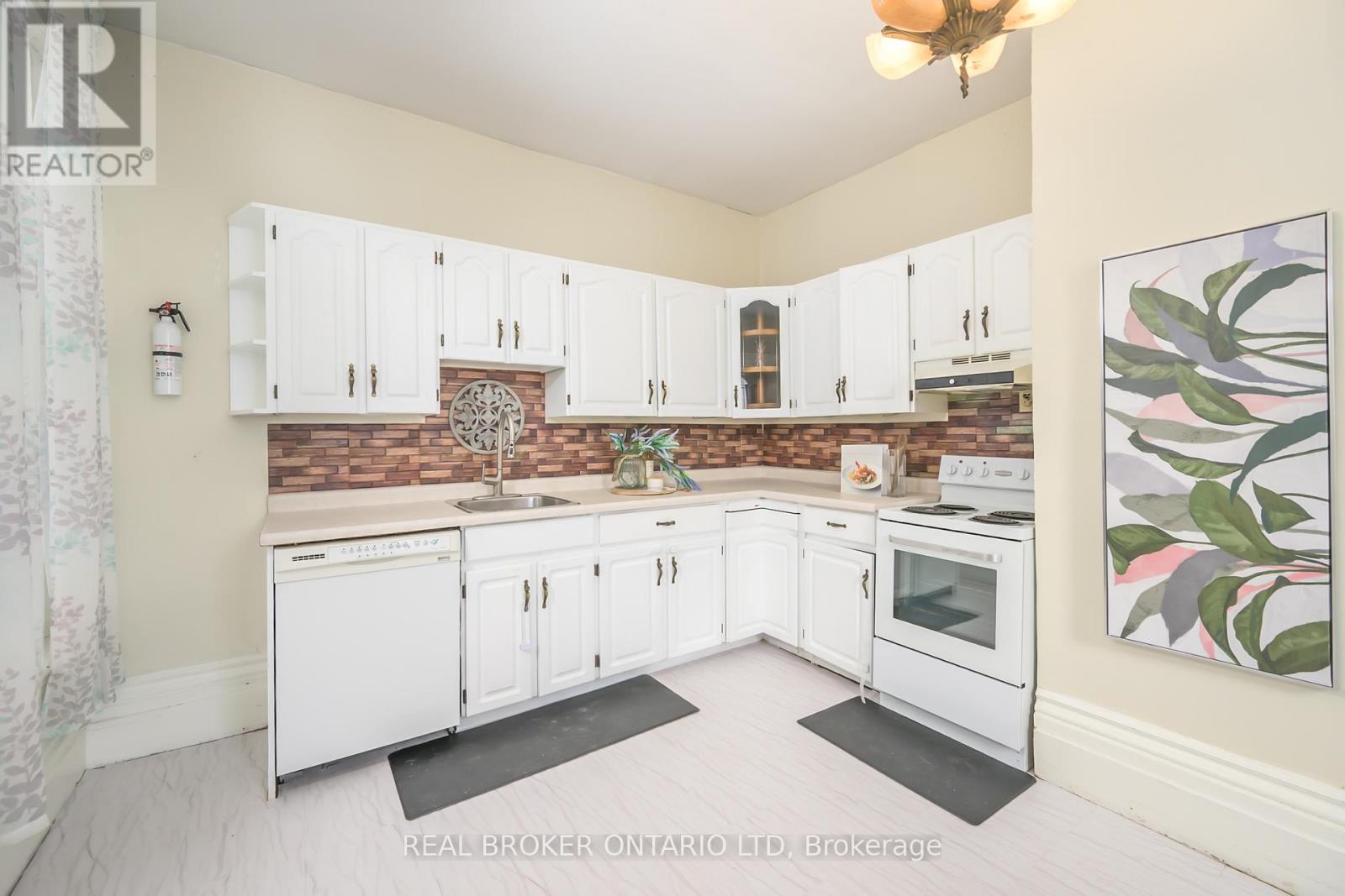 Single Family House for Sale in  ELLEN STREET North Middlesex (Parkhill) 