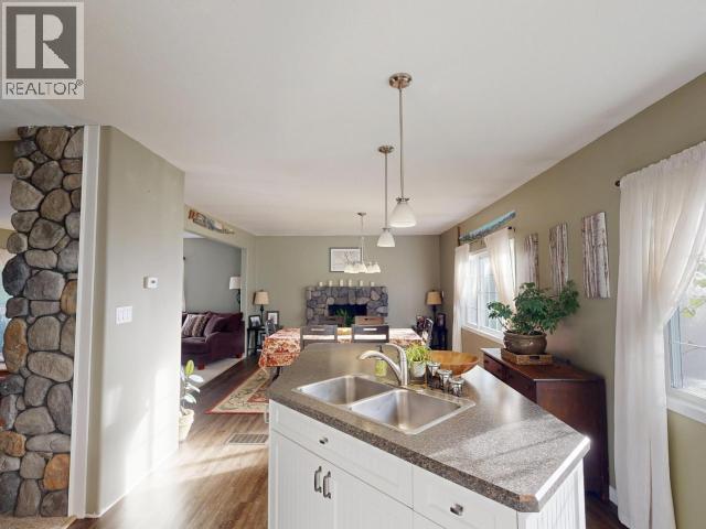 7241 WARNER STREET, Powell River