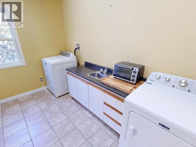 7241 WARNER STREET, Powell River