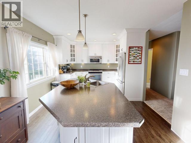 7241 WARNER STREET, Powell River