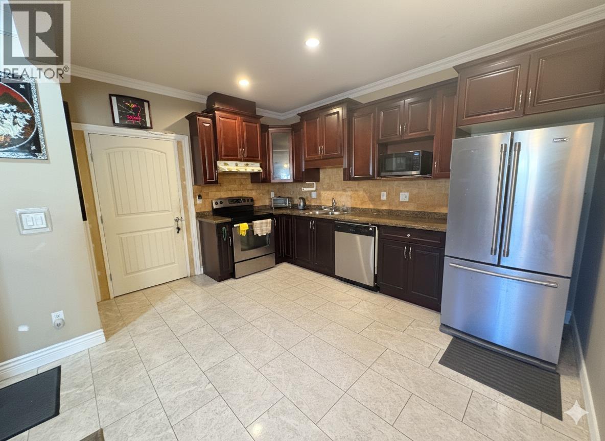 6916 CUNNINGHAM COURT, Burnaby