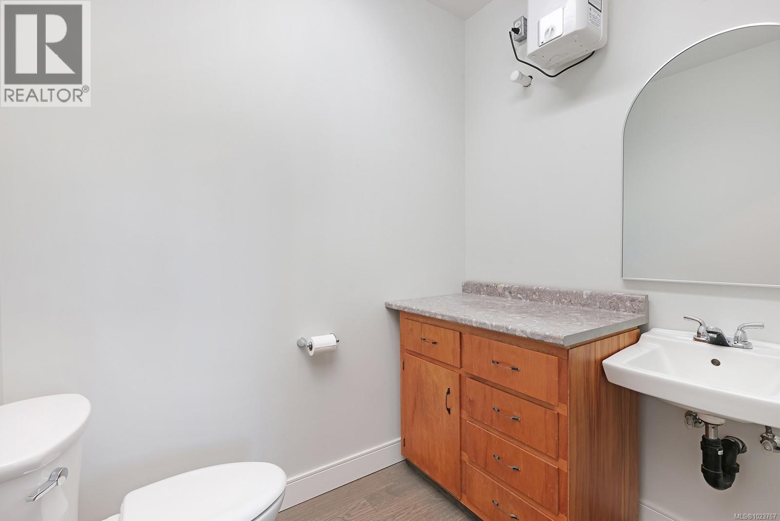 1 640 Anderton Rd, Comox