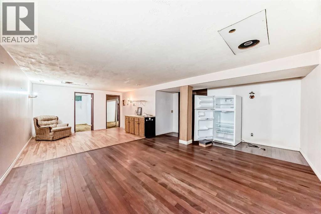 Single Family House Bungalow for Sale in  Dalrymple Crescent NW Dalhousie Calgary 