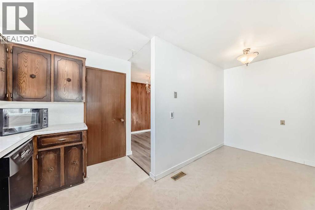 Single Family House Bungalow for Sale in  Dalrymple Crescent NW Dalhousie Calgary 