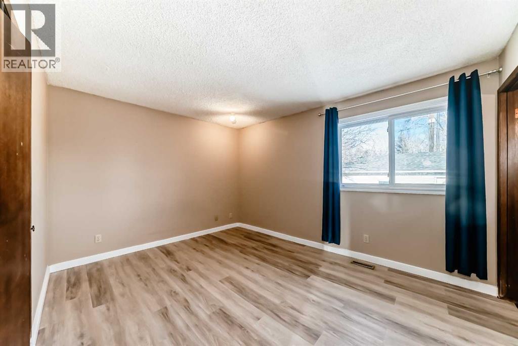 Single Family House Bungalow for Sale in  Dalrymple Crescent NW Dalhousie Calgary 