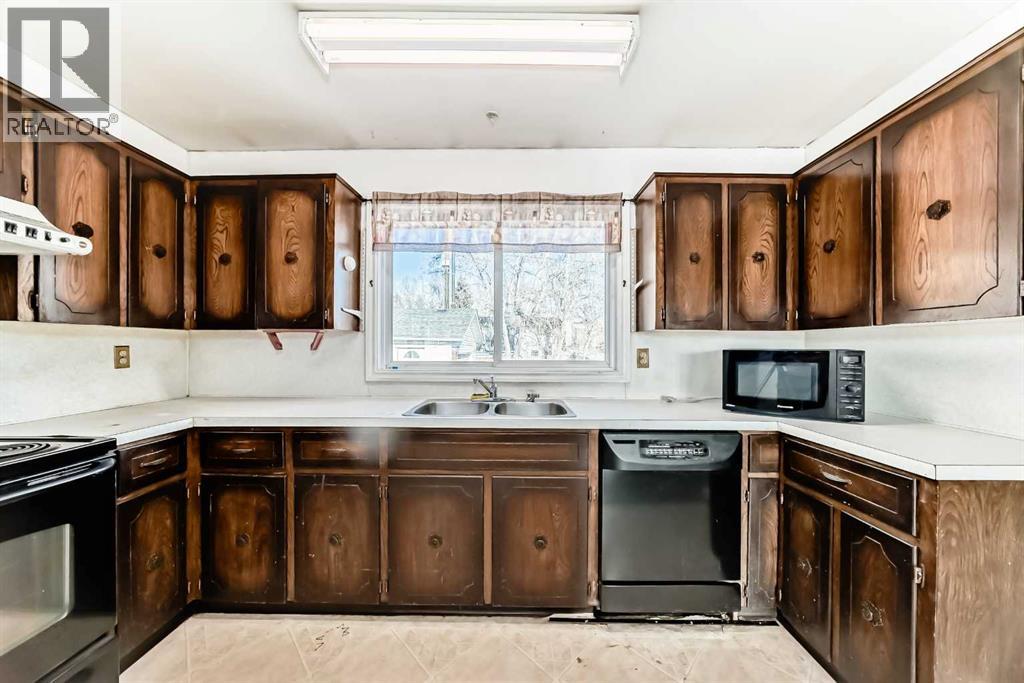 Single Family House Bungalow for Sale in  Dalrymple Crescent NW Dalhousie Calgary 