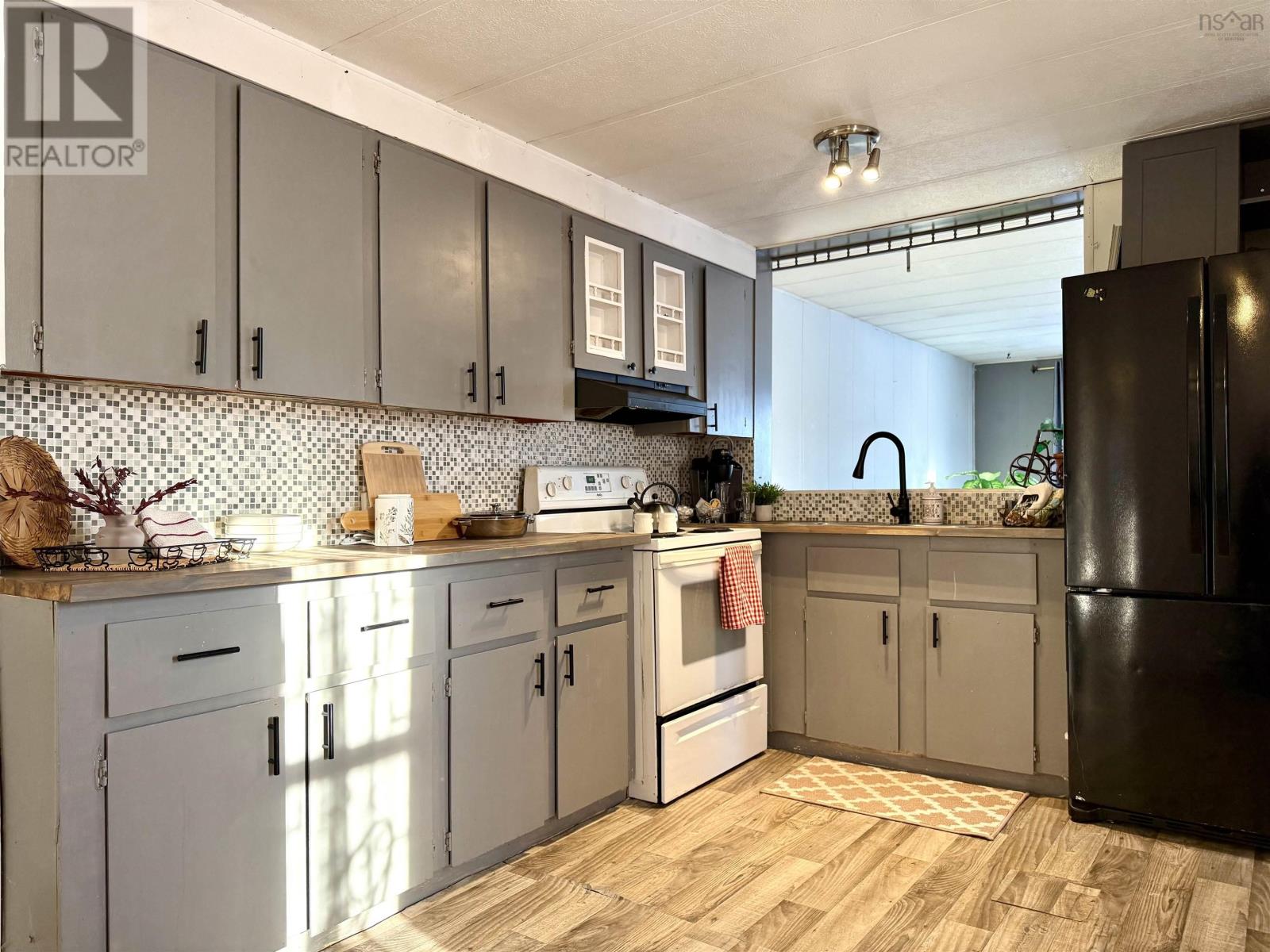 Property 16 of 30 of 16 Brentwood Estates