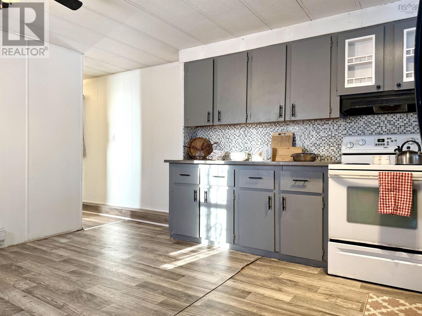 Property 18 of 30 of 16 Brentwood Estates