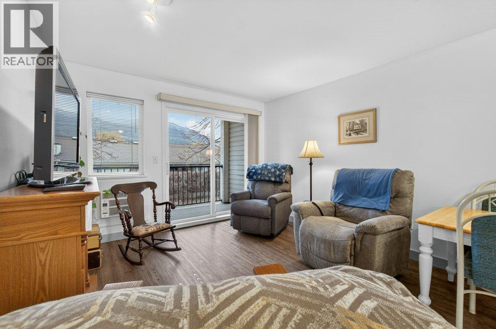 209 650 3 Street Southwest, Salmon Arm