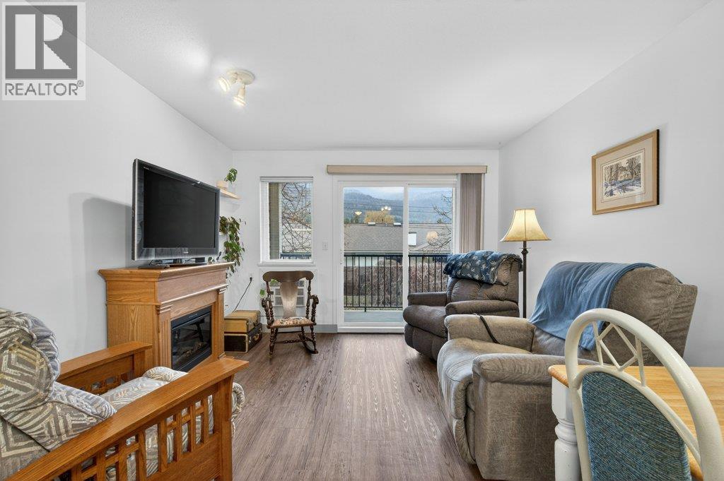 209 650 3 Street Southwest, Salmon Arm