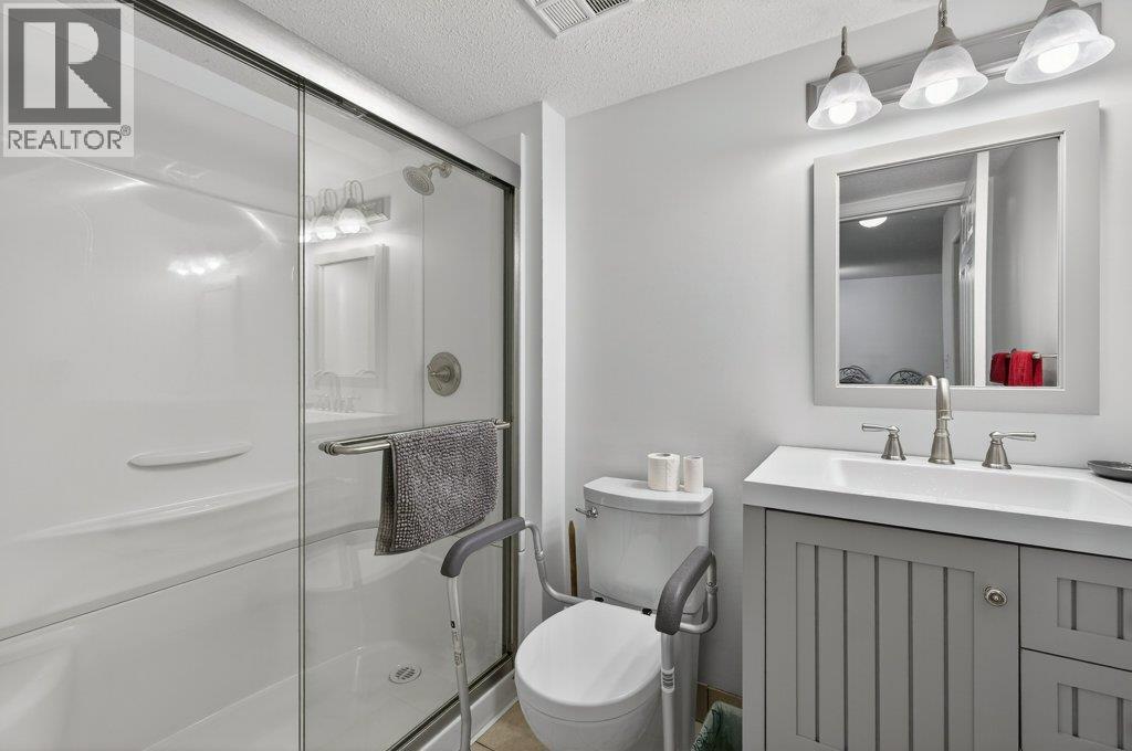 209 650 3 Street Southwest, Salmon Arm