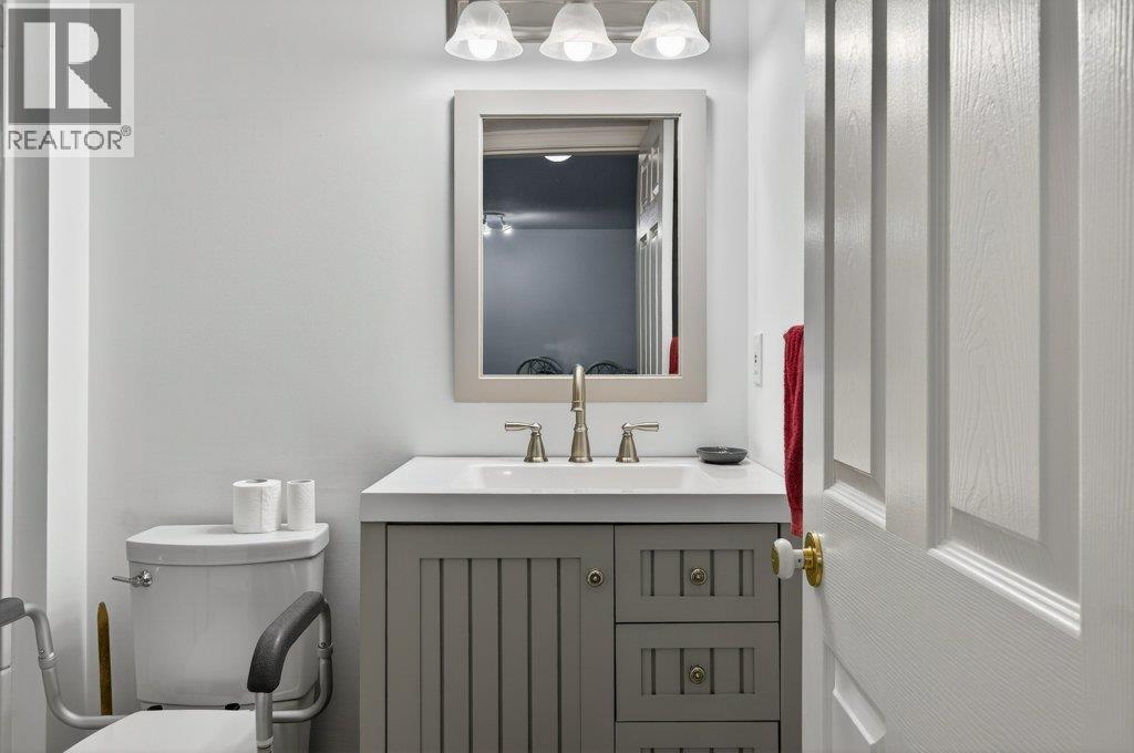 209 650 3 Street Southwest, Salmon Arm