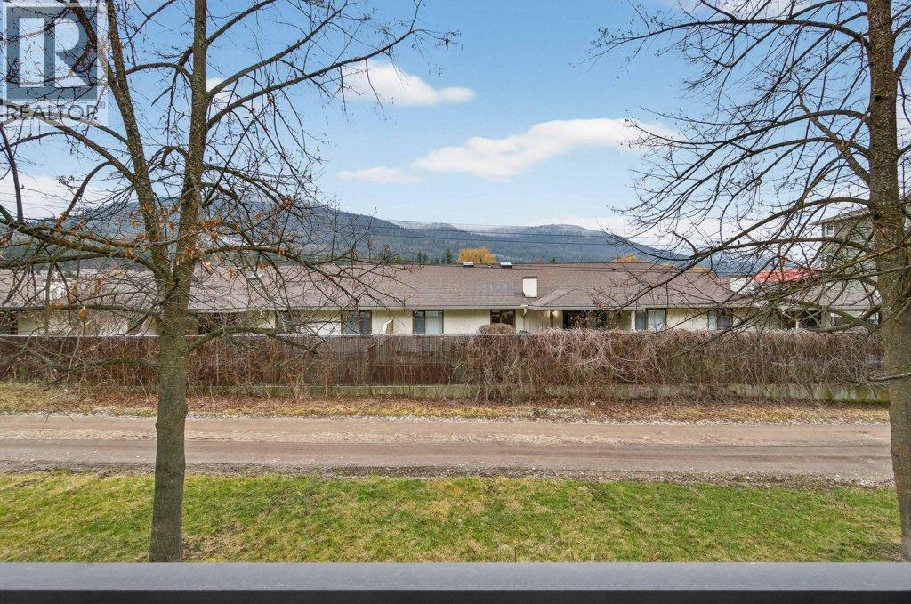 209 650 3 Street Southwest, Salmon Arm