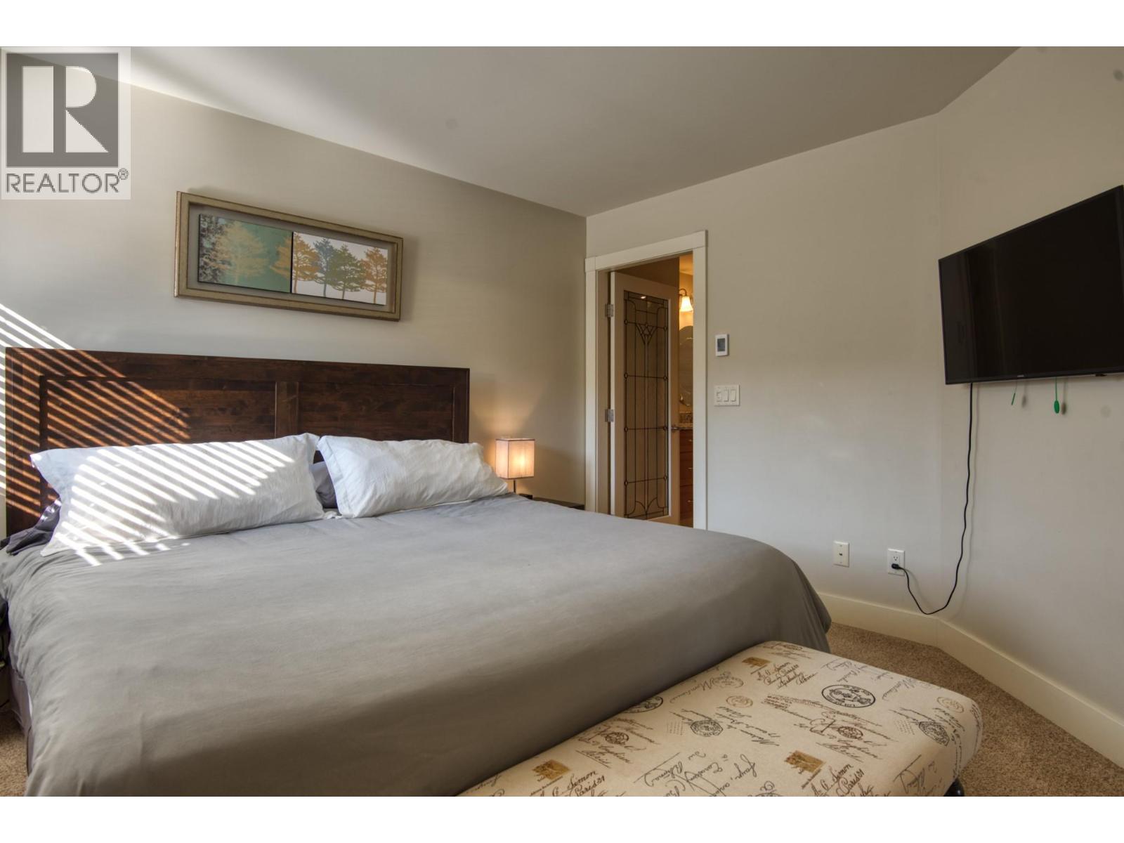 152 CLEARVIEW CRESCENT - 35