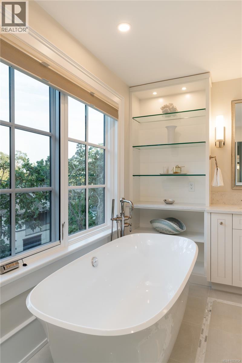  2175 Granite Street, Oak Bay