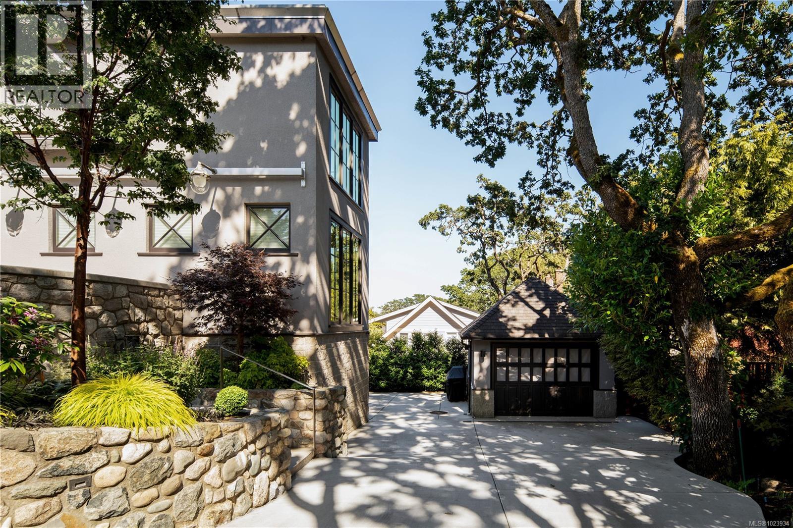  2175 Granite Street, Oak Bay