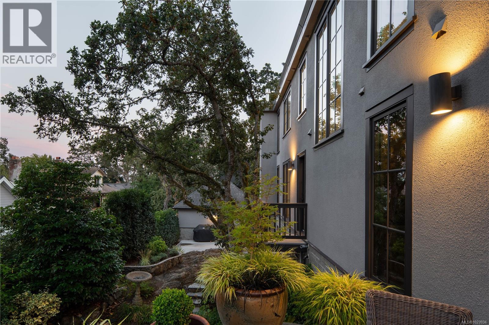  2175 Granite Street, Oak Bay