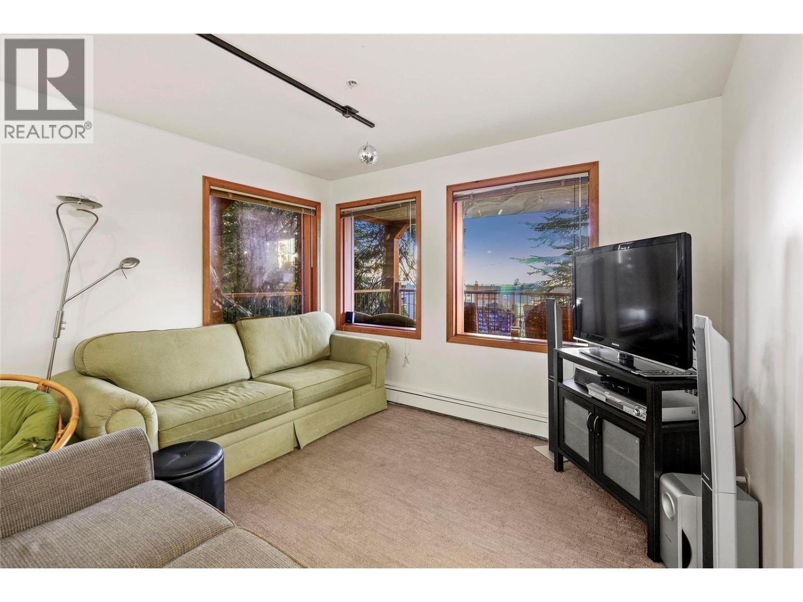 6395 Whiskey Jack Road - 12