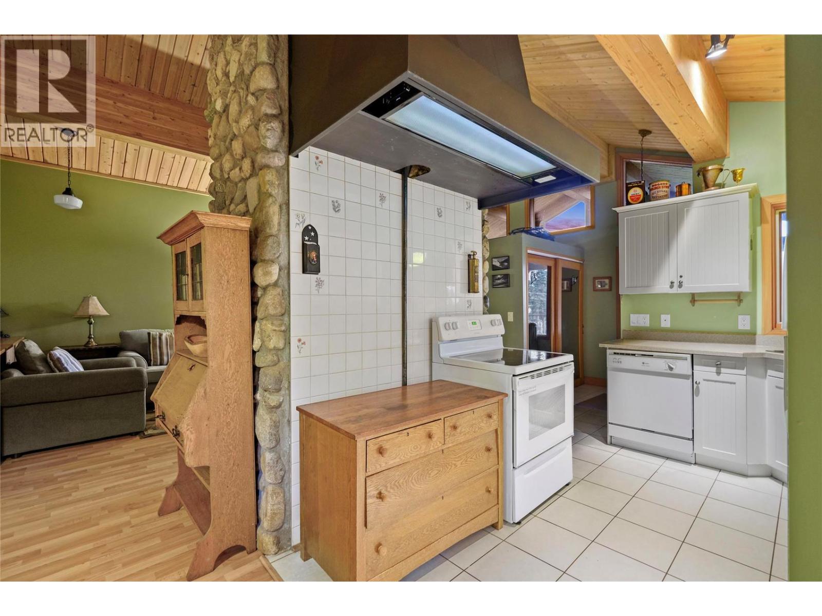 6395 Whiskey Jack Road - 36
