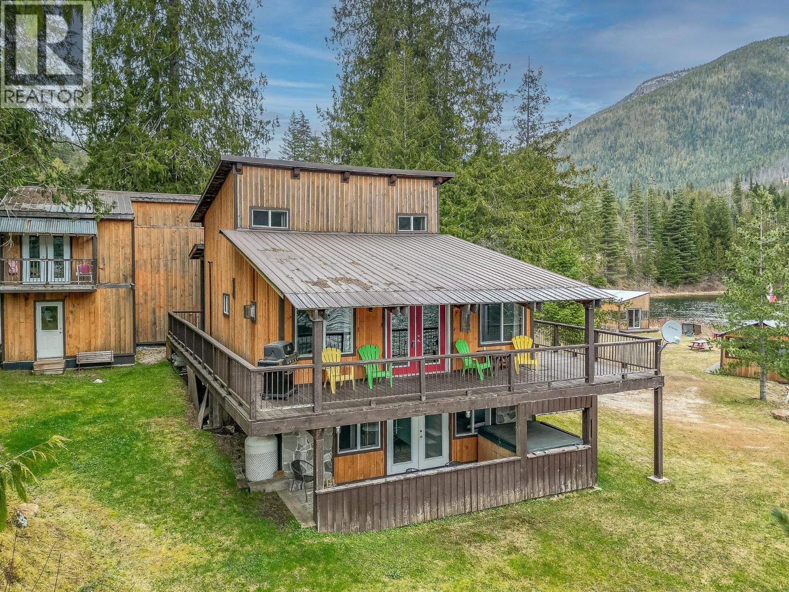 8323 Trans Canada Highway, Revelstoke