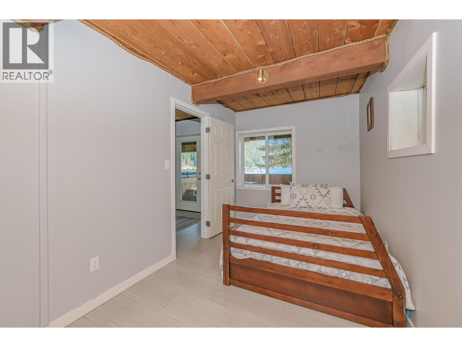 8323 Trans Canada Highway, Revelstoke