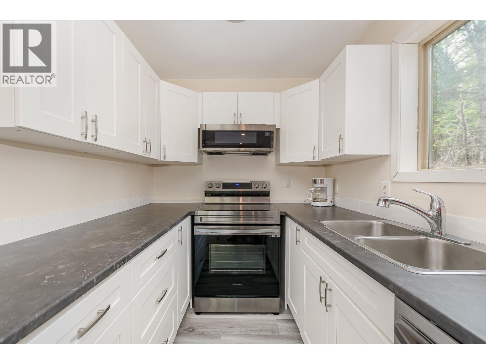 8323 Trans Canada Highway, Revelstoke