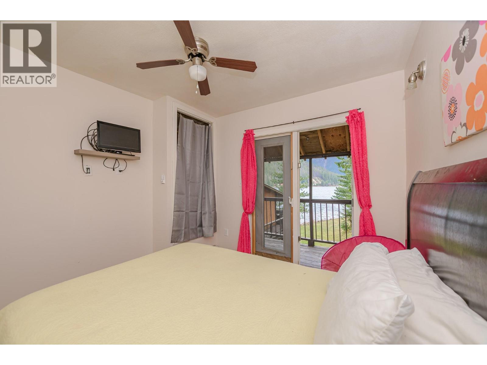 8323 Trans Canada Highway, Revelstoke