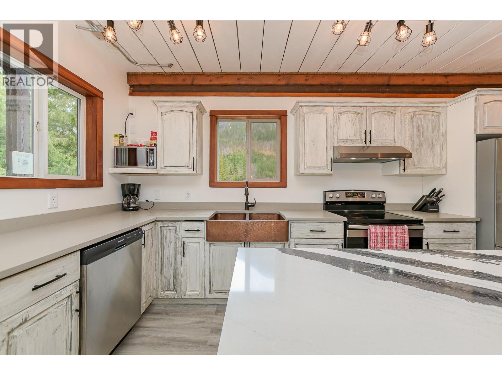 8323 Trans Canada Highway, Revelstoke