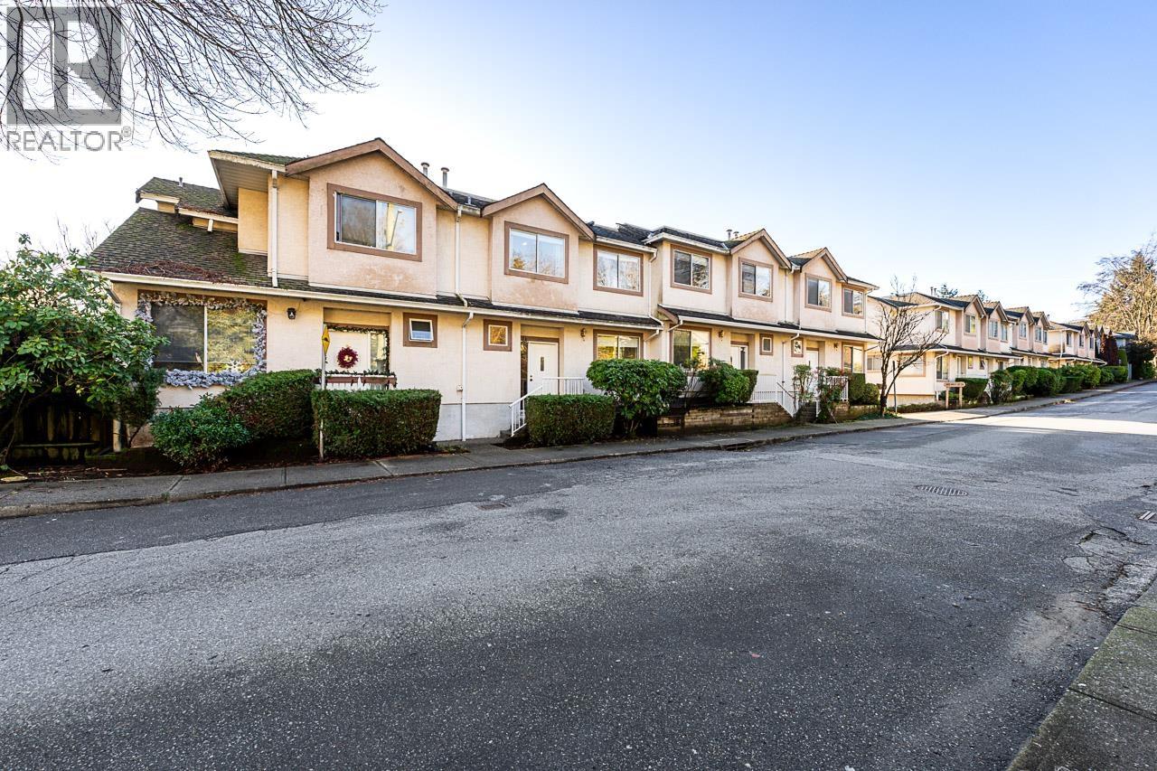 10 901 W 17TH STREET, North Vancouver