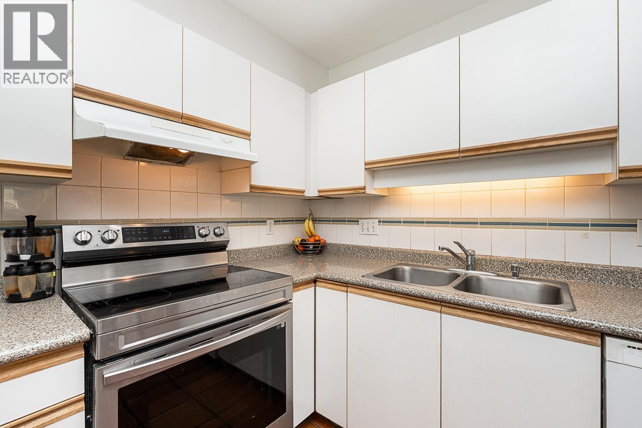 10 901 W 17TH STREET, North Vancouver