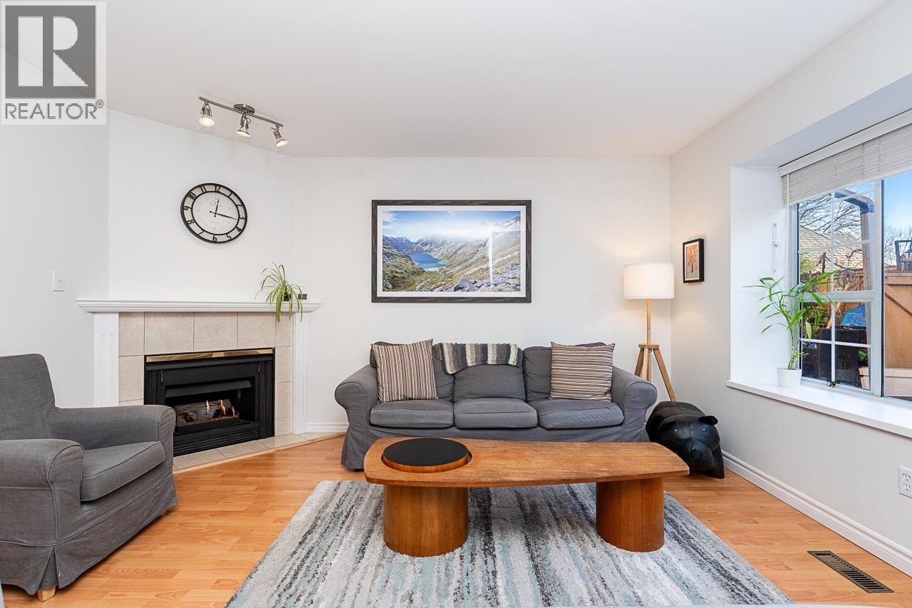 10 901 W 17TH STREET, North Vancouver