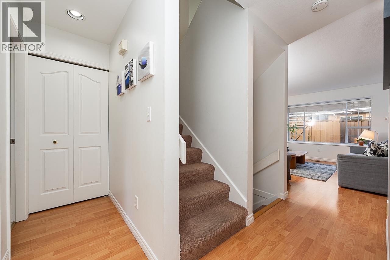 10 901 W 17TH STREET, North Vancouver