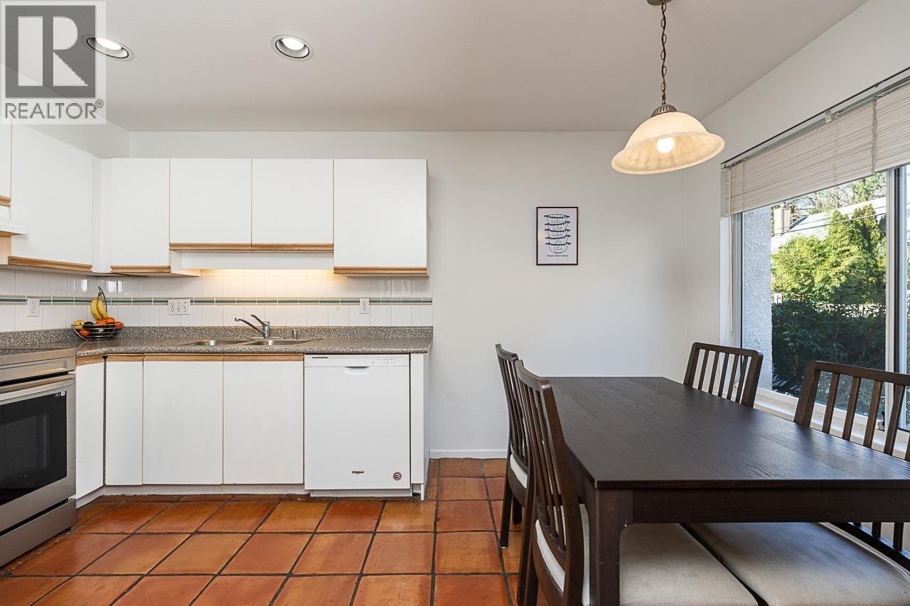 10 901 W 17TH STREET, North Vancouver