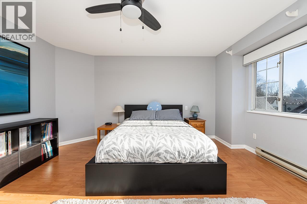 10 901 W 17TH STREET, North Vancouver