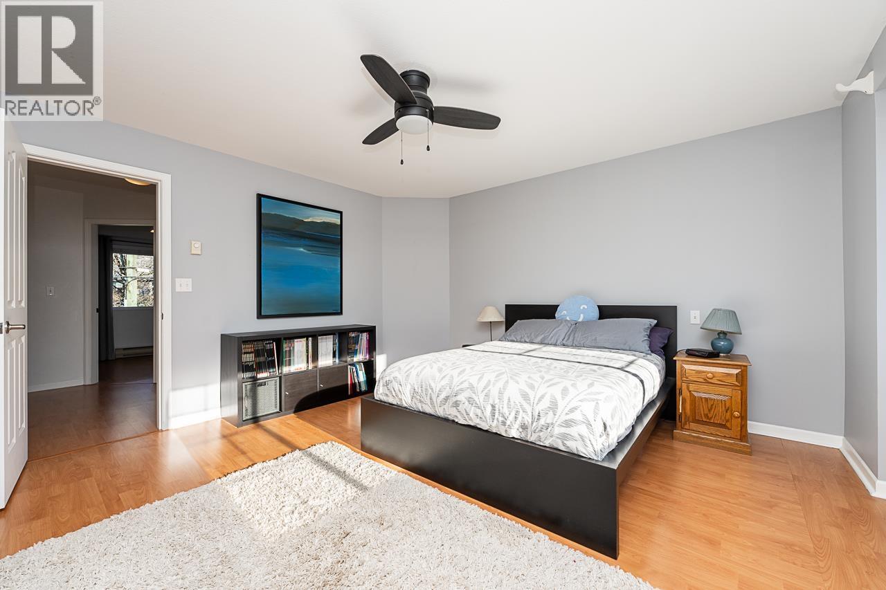 10 901 W 17TH STREET, North Vancouver