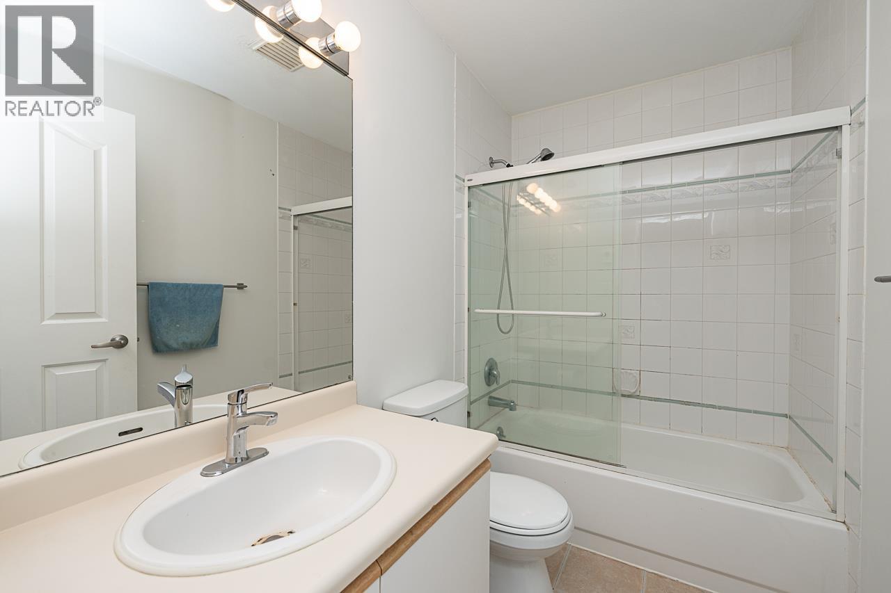 10 901 W 17TH STREET, North Vancouver