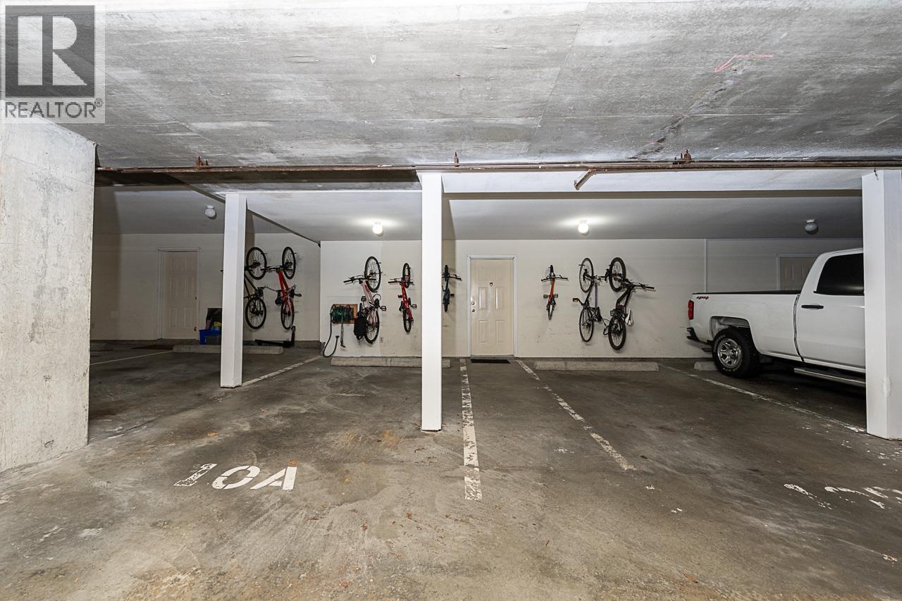 10 901 W 17TH STREET, North Vancouver