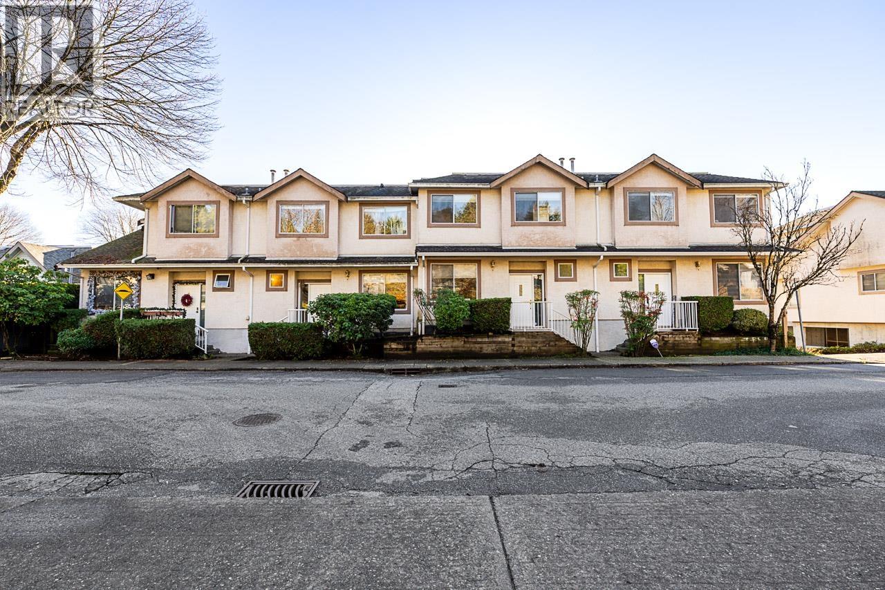 10 901 W 17TH STREET, North Vancouver