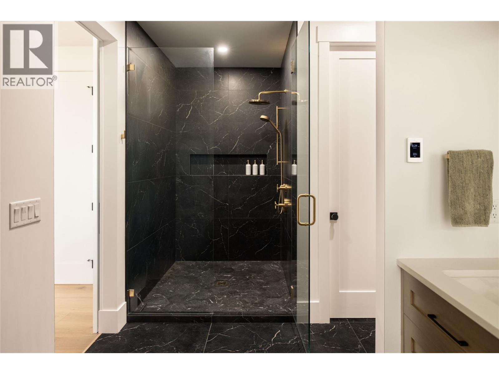  5635 UPPER MISSION Court, Kelowna