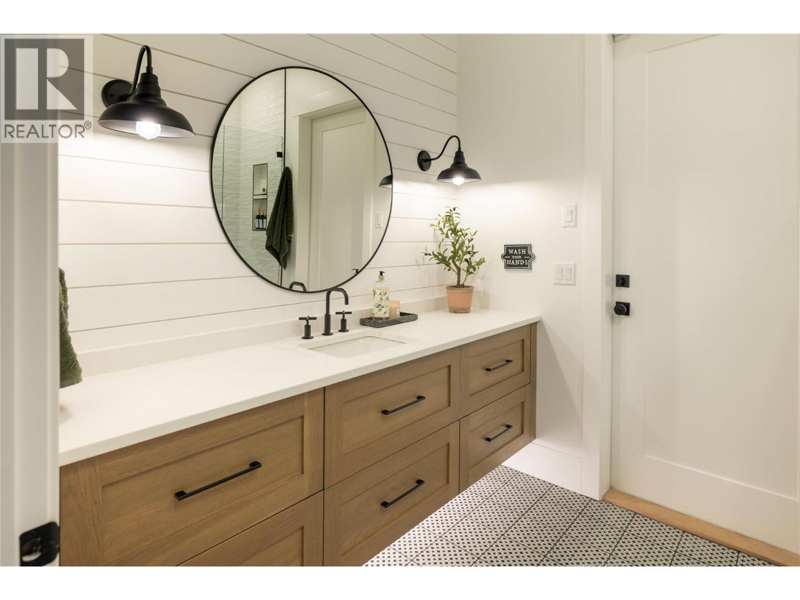  5635 UPPER MISSION Court, Kelowna