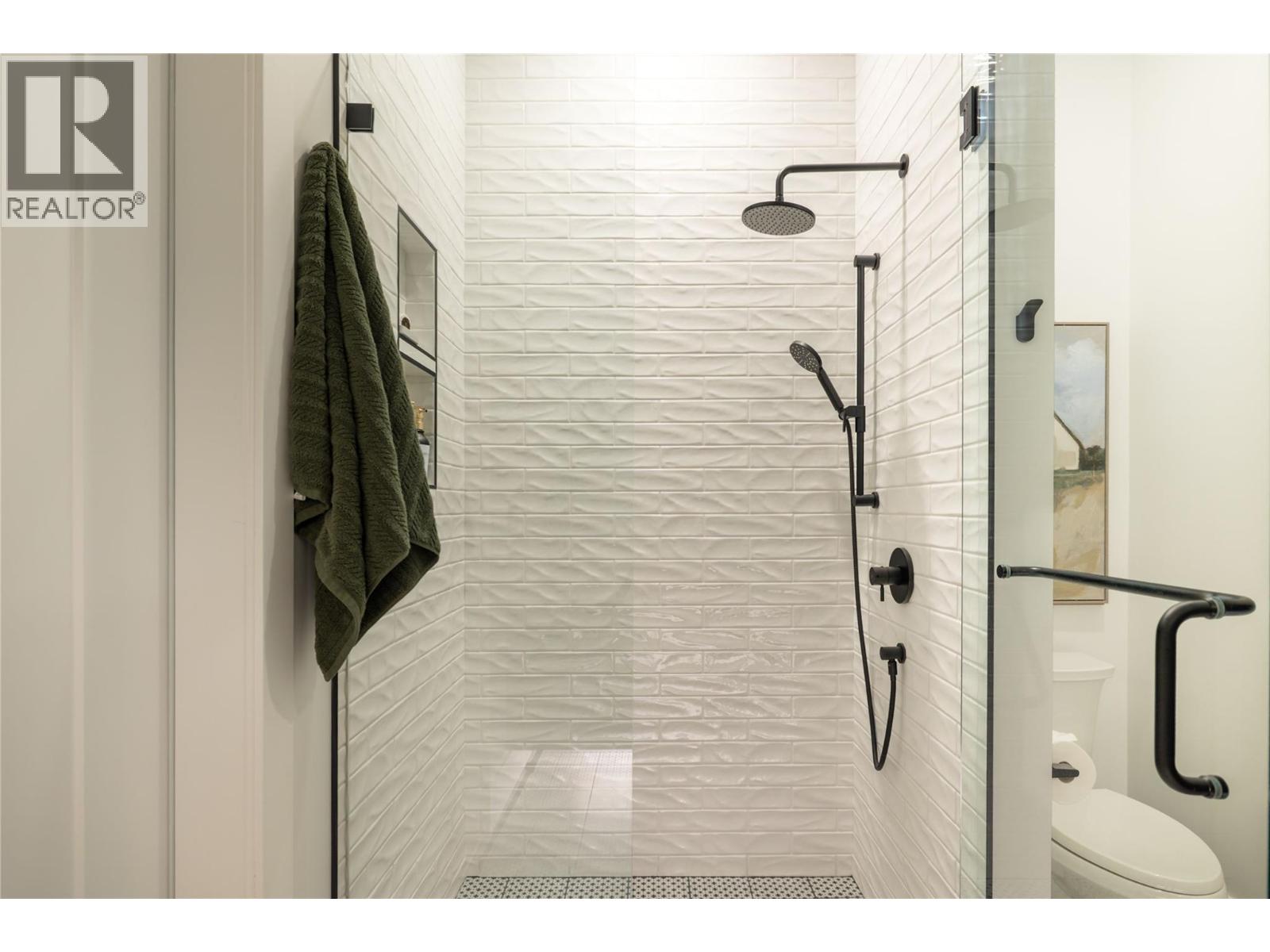  5635 UPPER MISSION Court, Kelowna