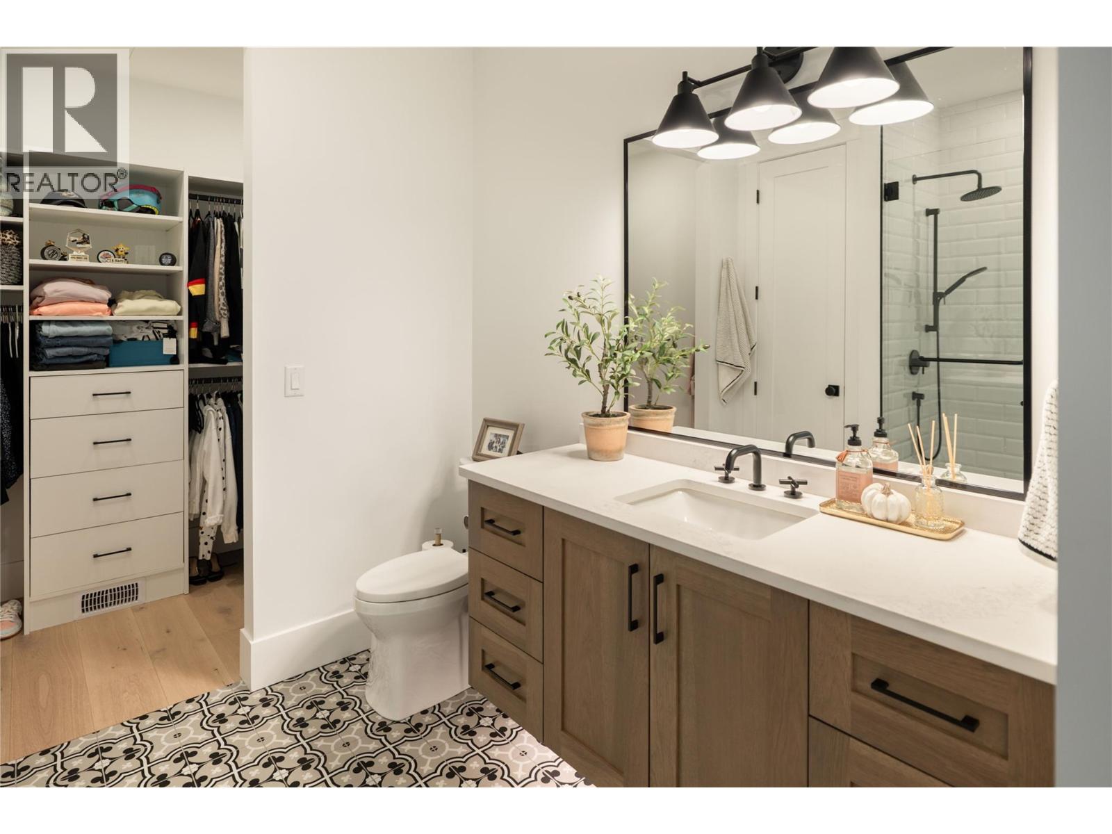  5635 UPPER MISSION Court, Kelowna