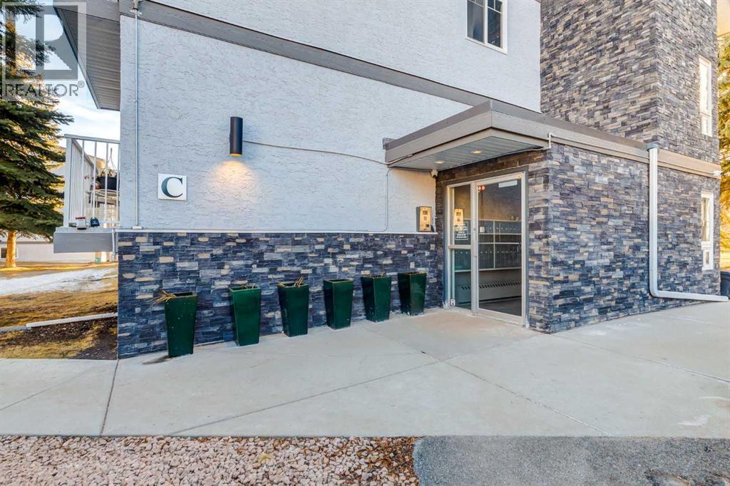 Single Family House for Sale in C  Dalton Drive NW Dalhousie Calgary 