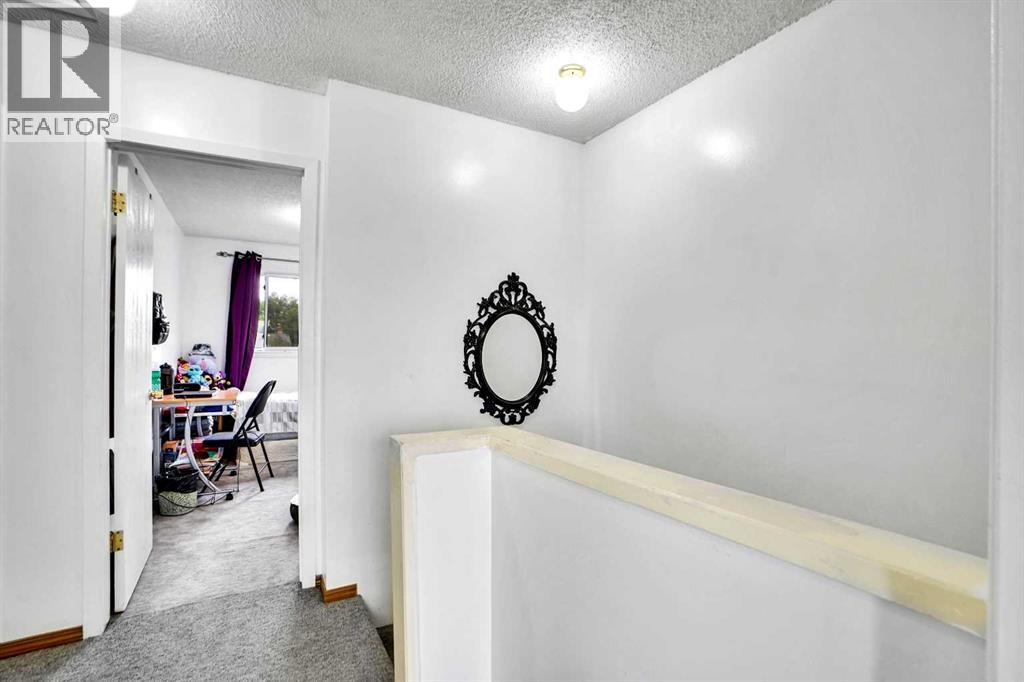 Single Family House for Sale in  Templeridge Crescent NE Temple Calgary 