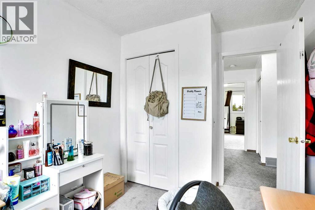 Single Family House for Sale in  Templeridge Crescent NE Temple Calgary 