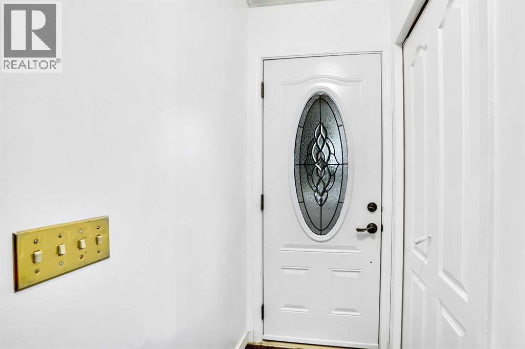 Single Family House for Sale in  Templeridge Crescent NE Temple Calgary 