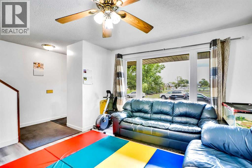 Single Family House for Sale in  Templeridge Crescent NE Temple Calgary 