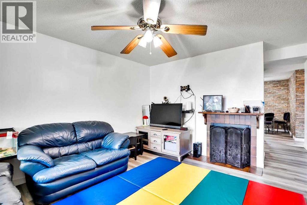 Single Family House for Sale in  Templeridge Crescent NE Temple Calgary 