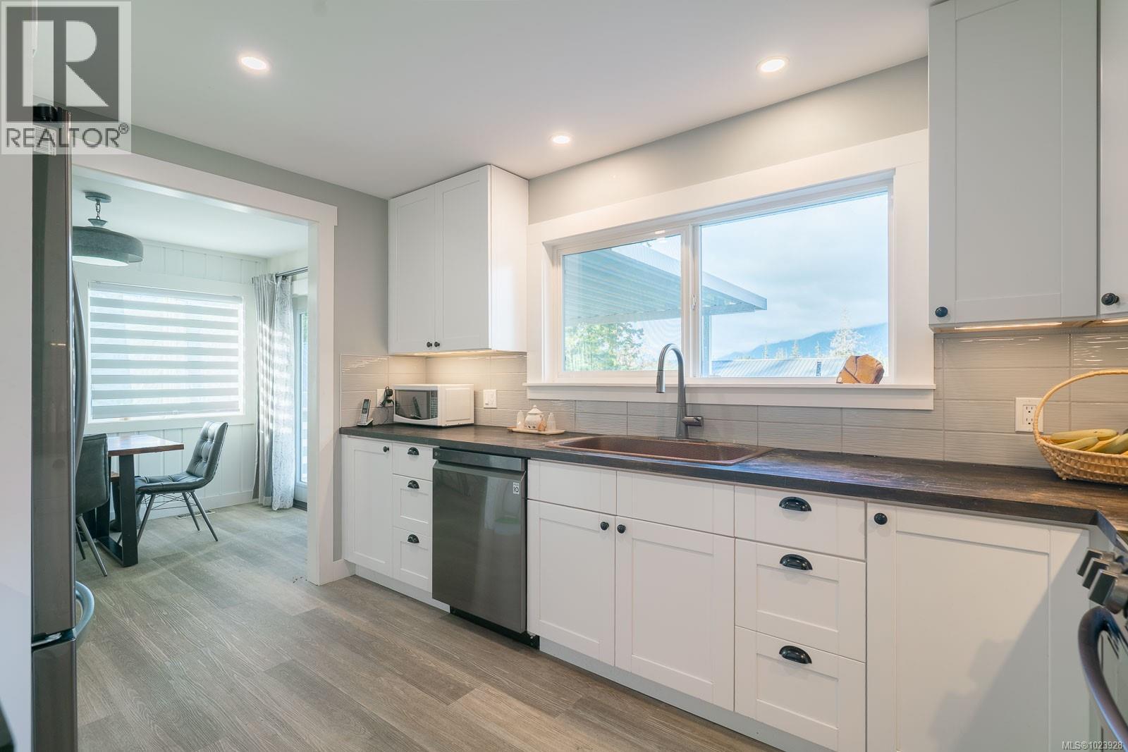 7801-7807 Beaver Creek Rd, Port Alberni