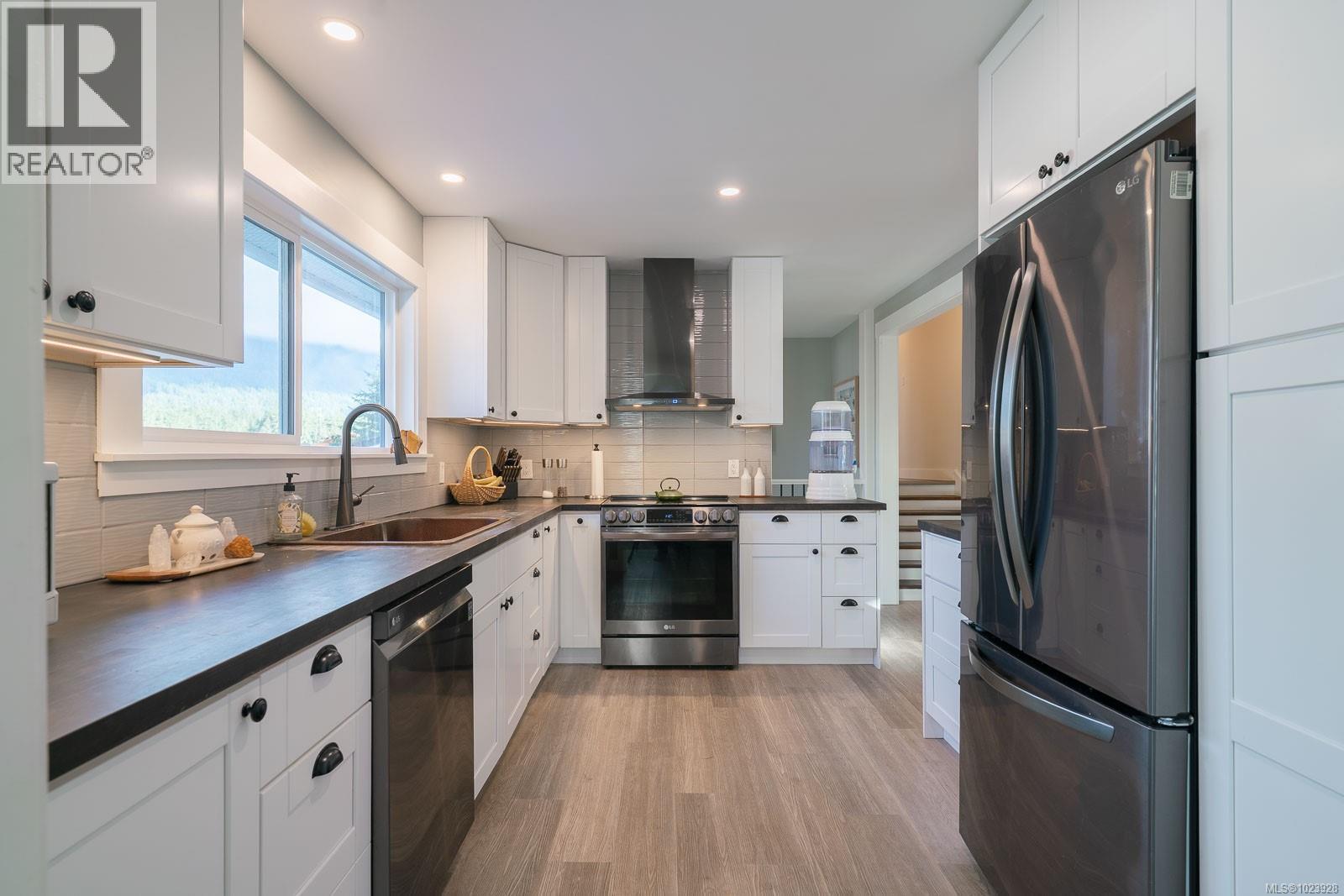 7801-7807 Beaver Creek Rd, Port Alberni